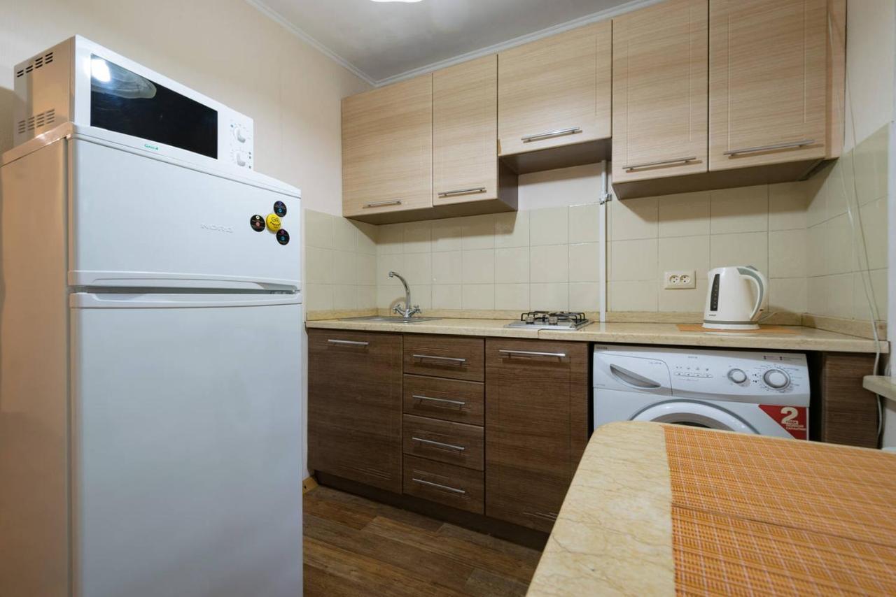 Apartment Nadezhda at Zheltoskan 77/79 Alma-Ata Buitenkant foto